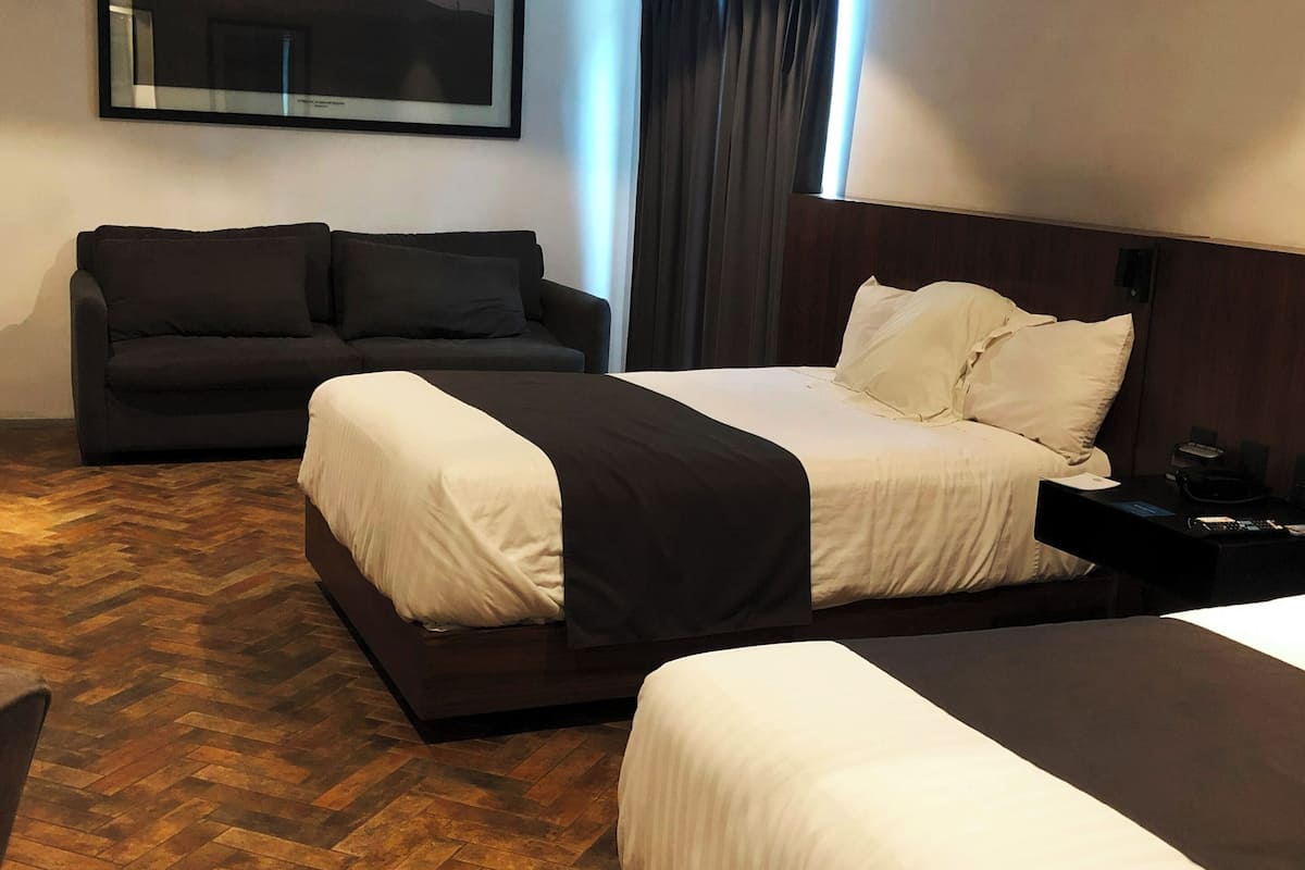 junior room | 1 bedroom, in-room safe, desk, soundproofing