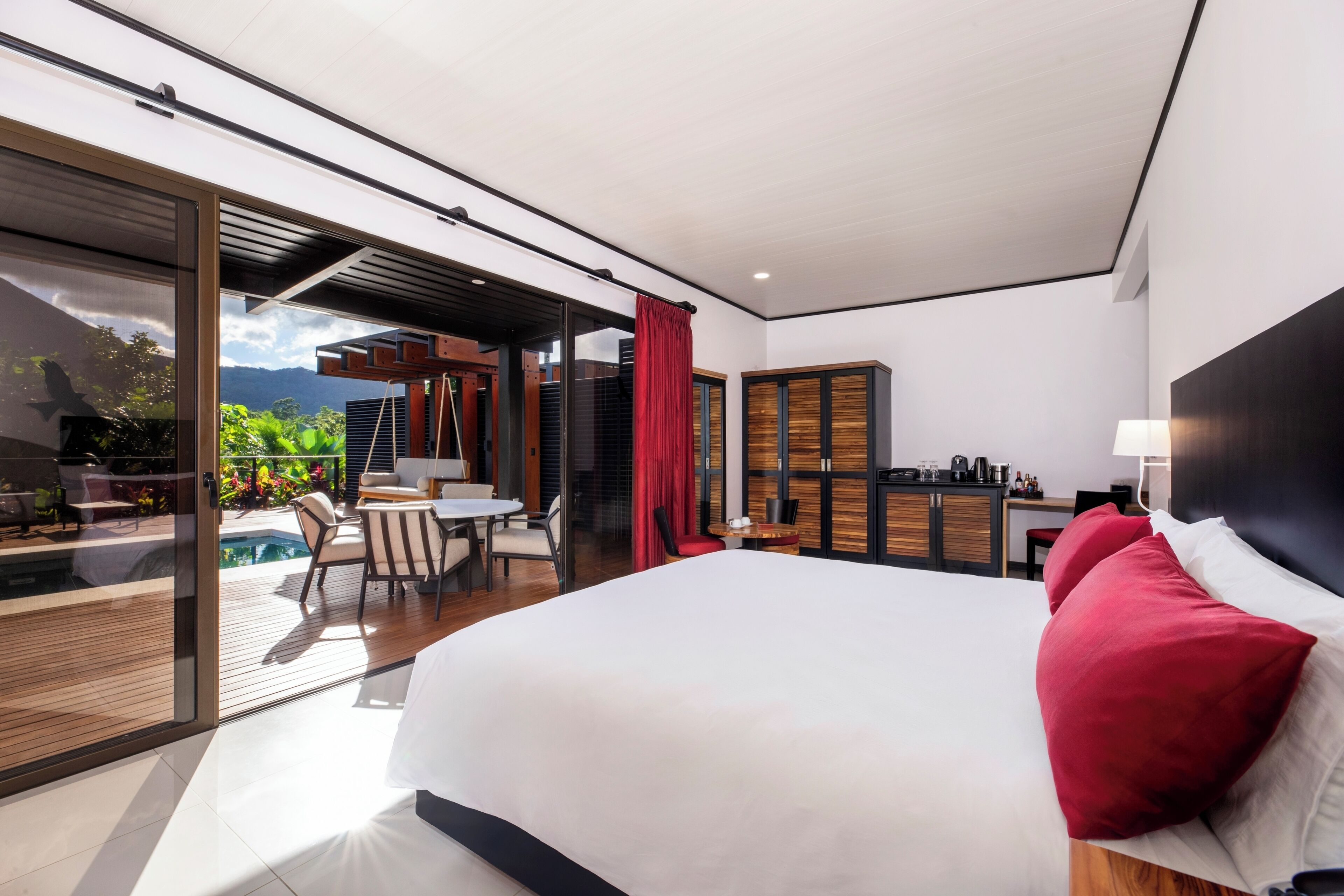 Chato Suite with Private Pool | Minibar, safe på rommet, skrivebord og skrivebord for bærbar PC