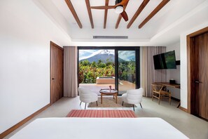 Luxury Villa | Minibar, in-room safe, individually decorated, individually furnished - Arenal Manoa & Hot Springs Resort (La Fortuna)