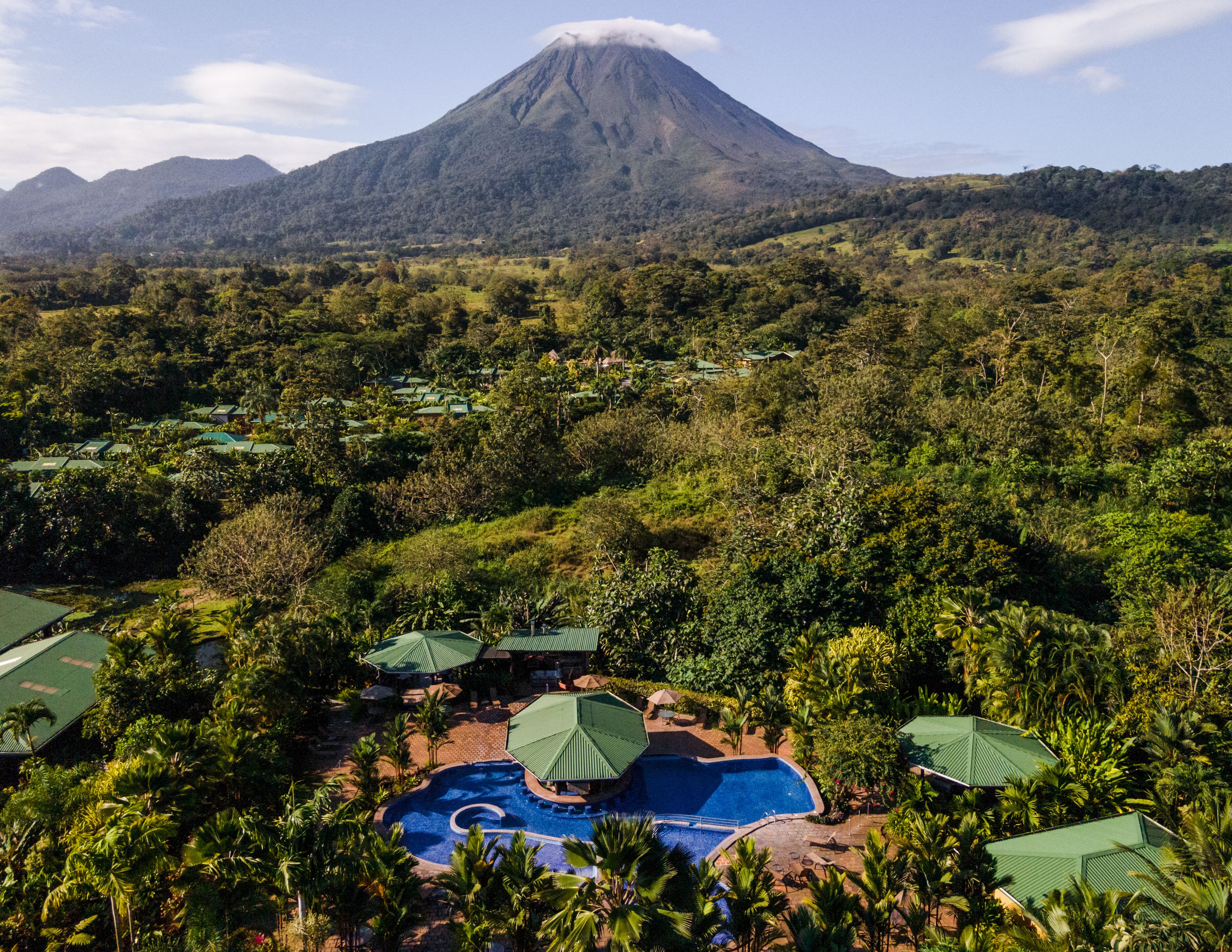 2 outdoor pools, free pool cabanas, pool umbrellas