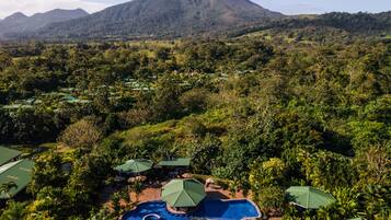 2 outdoor pools, free pool cabanas, pool umbrellas