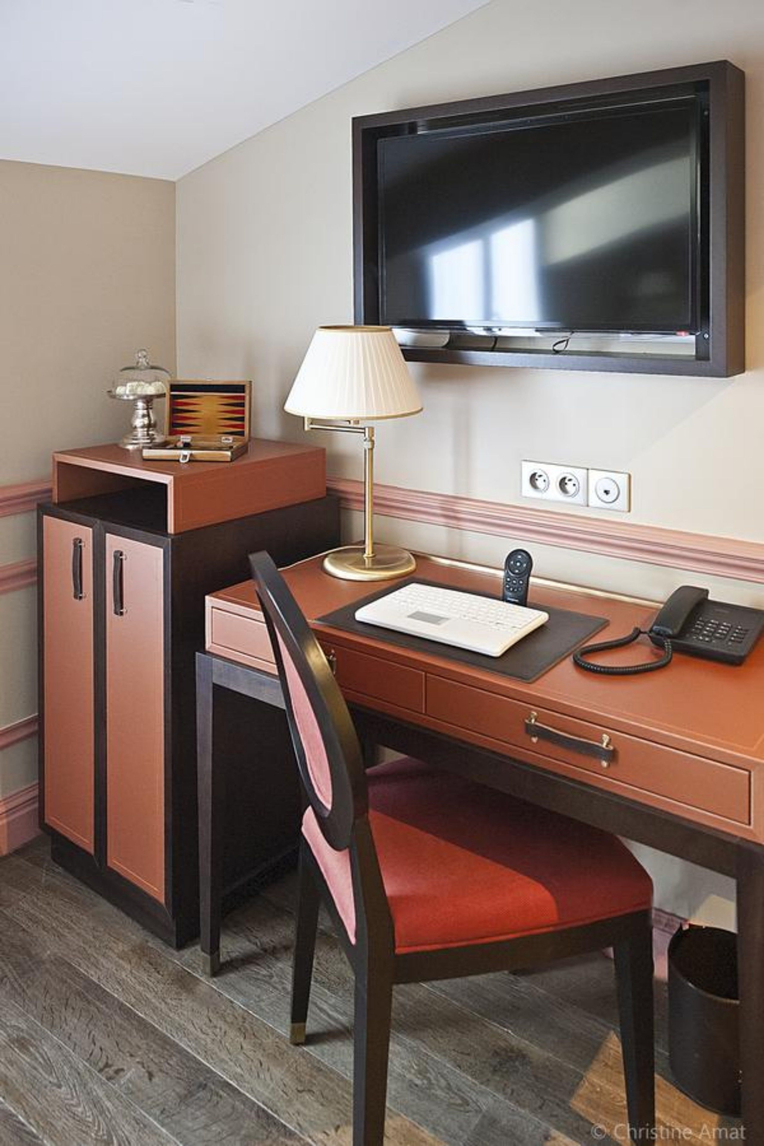 classic twin room | pillow-top beds, minibar, in-room safe, laptop workspace