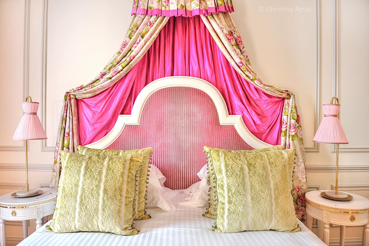 Suite (Marie-Antoinette) | Camas con pillow-top, minibar y caja de seguridad en la habitación