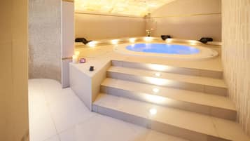 Bathtub spa indoor