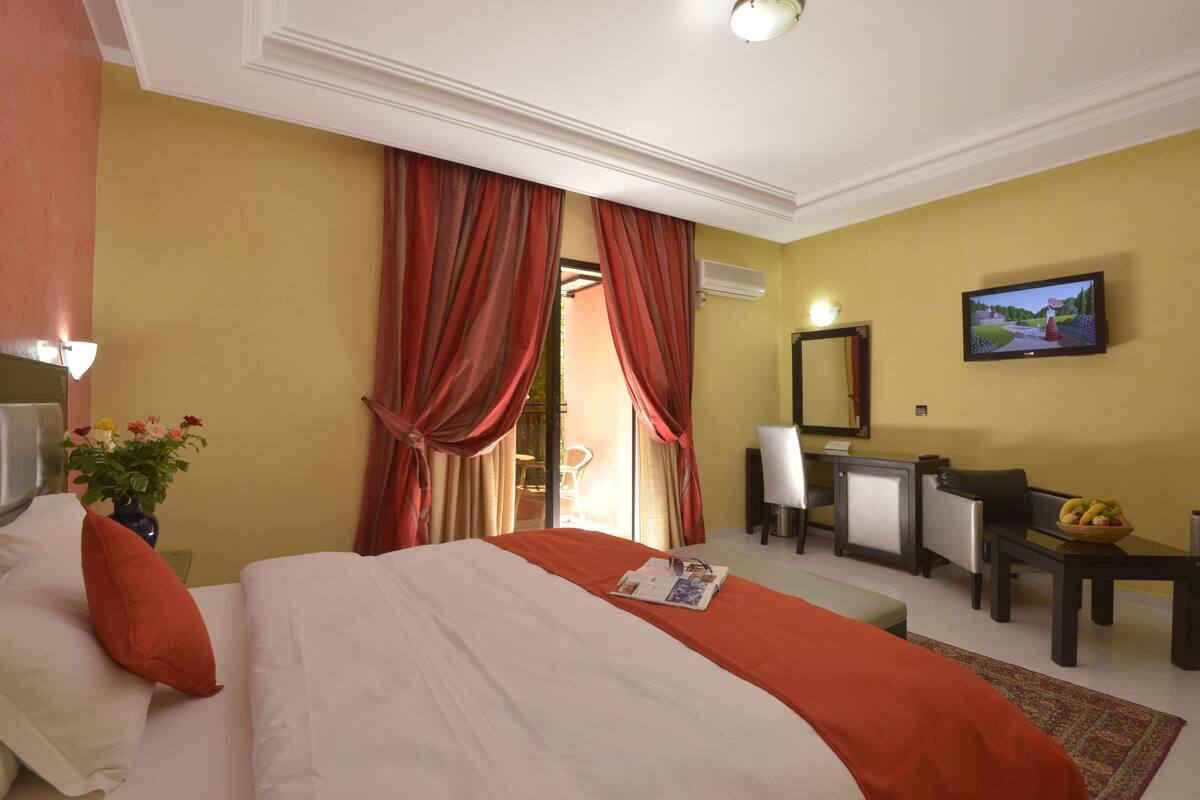 Premium bedding, minibar, in-room safe, soundproofing