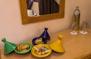 Ropa de cama de alta calidad y minibar 