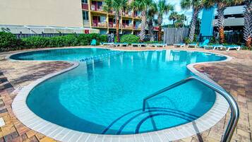 2 utendørsbassenger