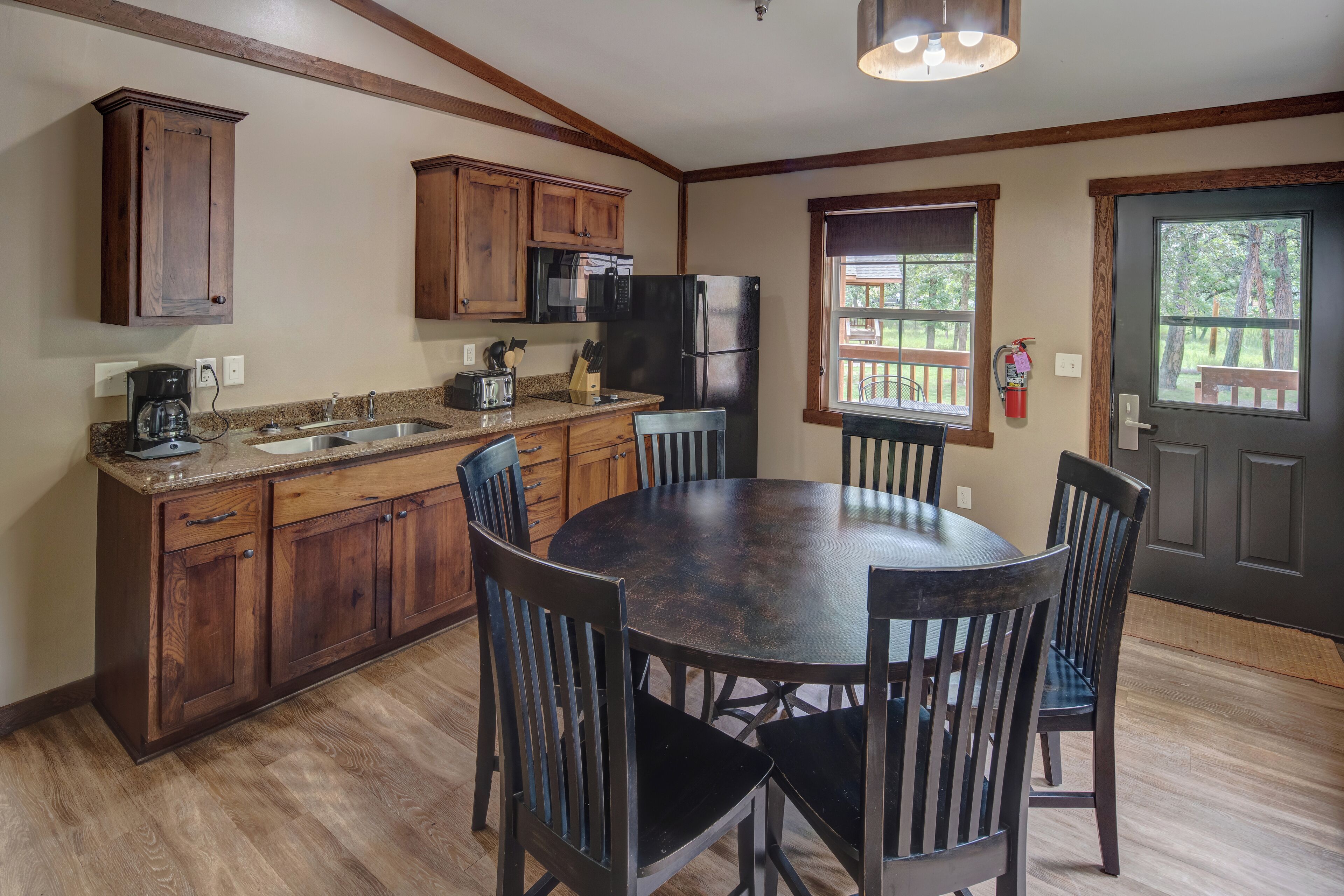 premium cabin, 2 bedrooms, 2 bathrooms, park view | private kitchen | microwave, coffee/tea maker