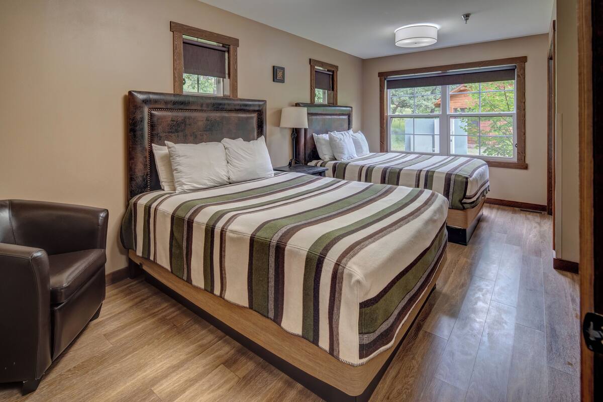 premium cabin, 2 bedrooms, 2 bathrooms, park view | pillow-top beds, iron/ironing board, free wifi, bed sheets