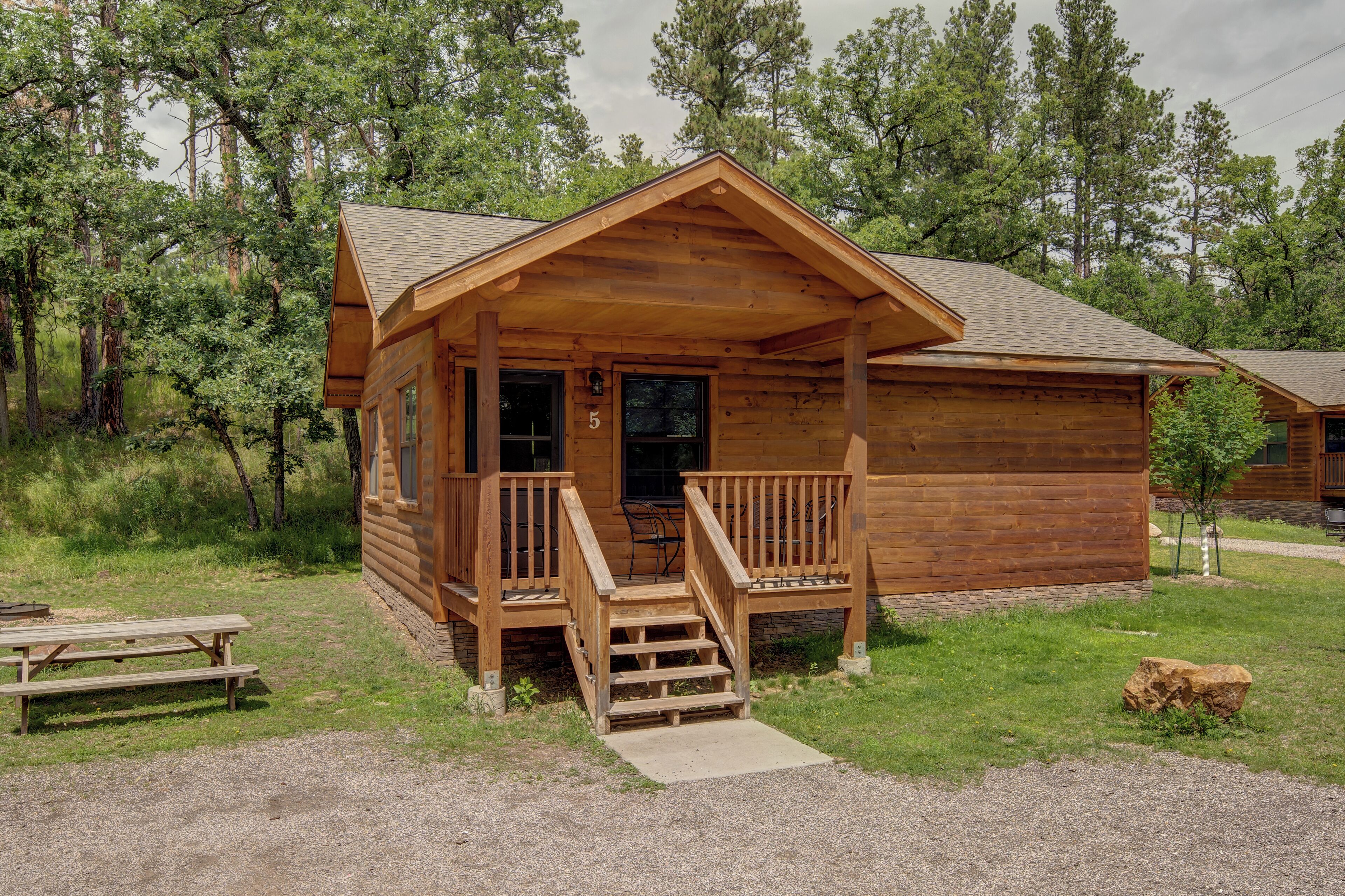 premium cabin, 2 bedrooms, kitchen, park view | pillow-top beds, iron/ironing board, free wifi, bed sheets