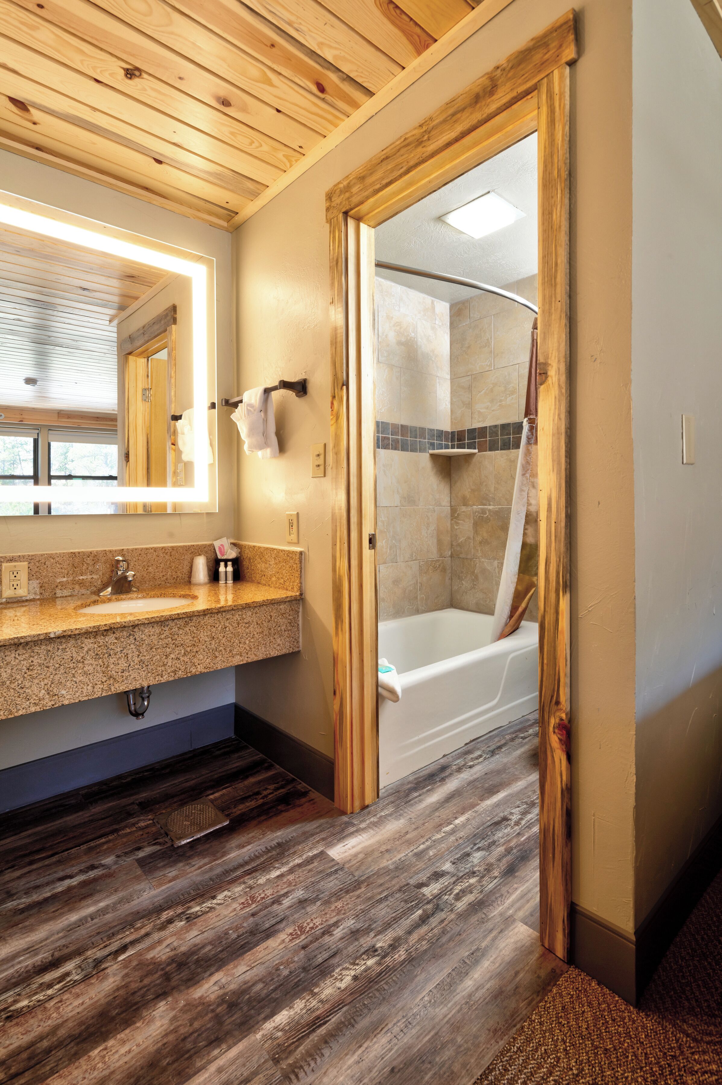 classic room, 2 queen beds, refrigerator & microwave, park view | bathroom | combined shower/bathtub, free toiletries, hair dryer, towels