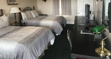 Longhouse Lodge Motel