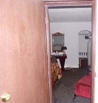 Habitación estándar, 2 camas dobles, no fumadores, vistas al lago | Escritorio, wifi gratis, ropa de cama y despertador