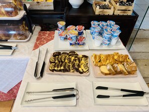 Desayuno buffet diario (EUR 10 por persona)