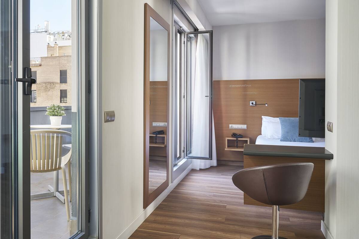 premium bedding, down duvets, minibar, in-room safe