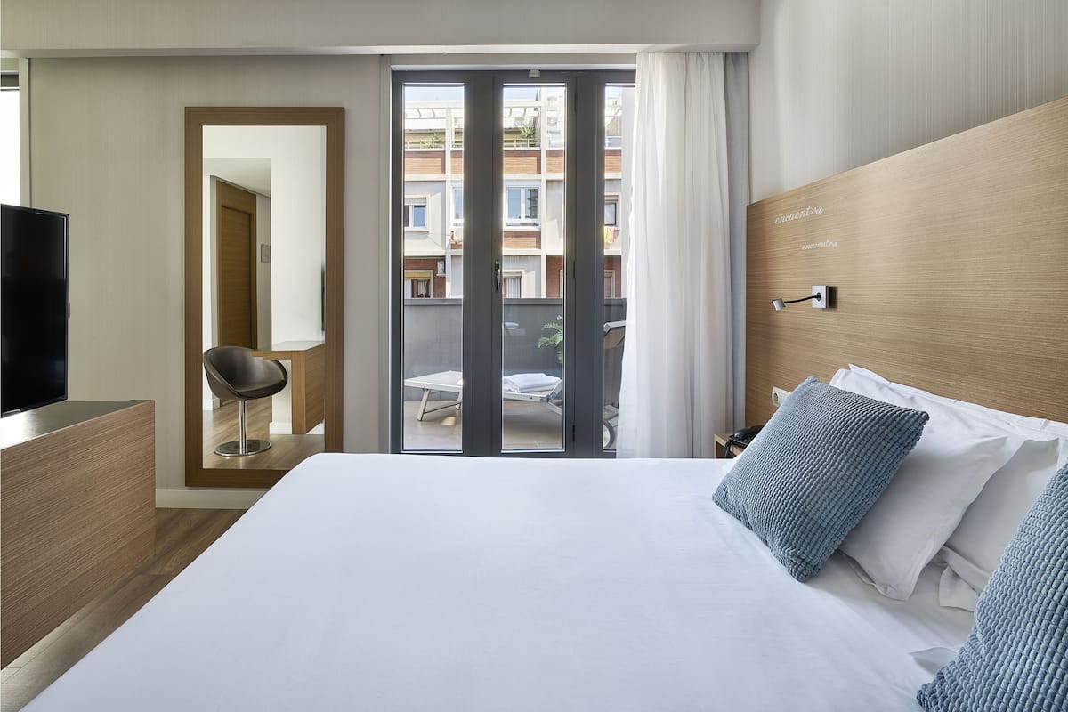 premium bedding, down duvets, minibar, in-room safe