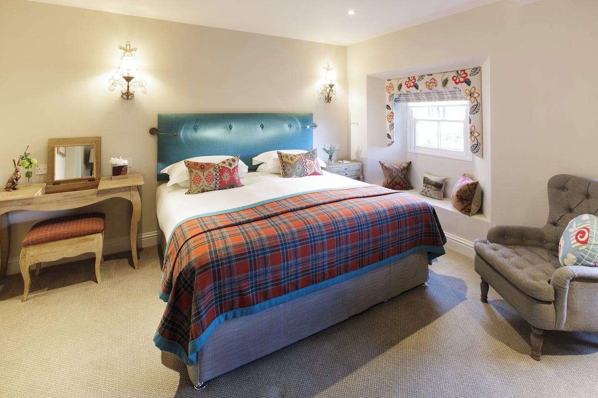 Premium bedding, in-room safe, individually decorated