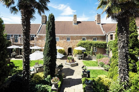 Exterior. Greenhills Country House Hotel