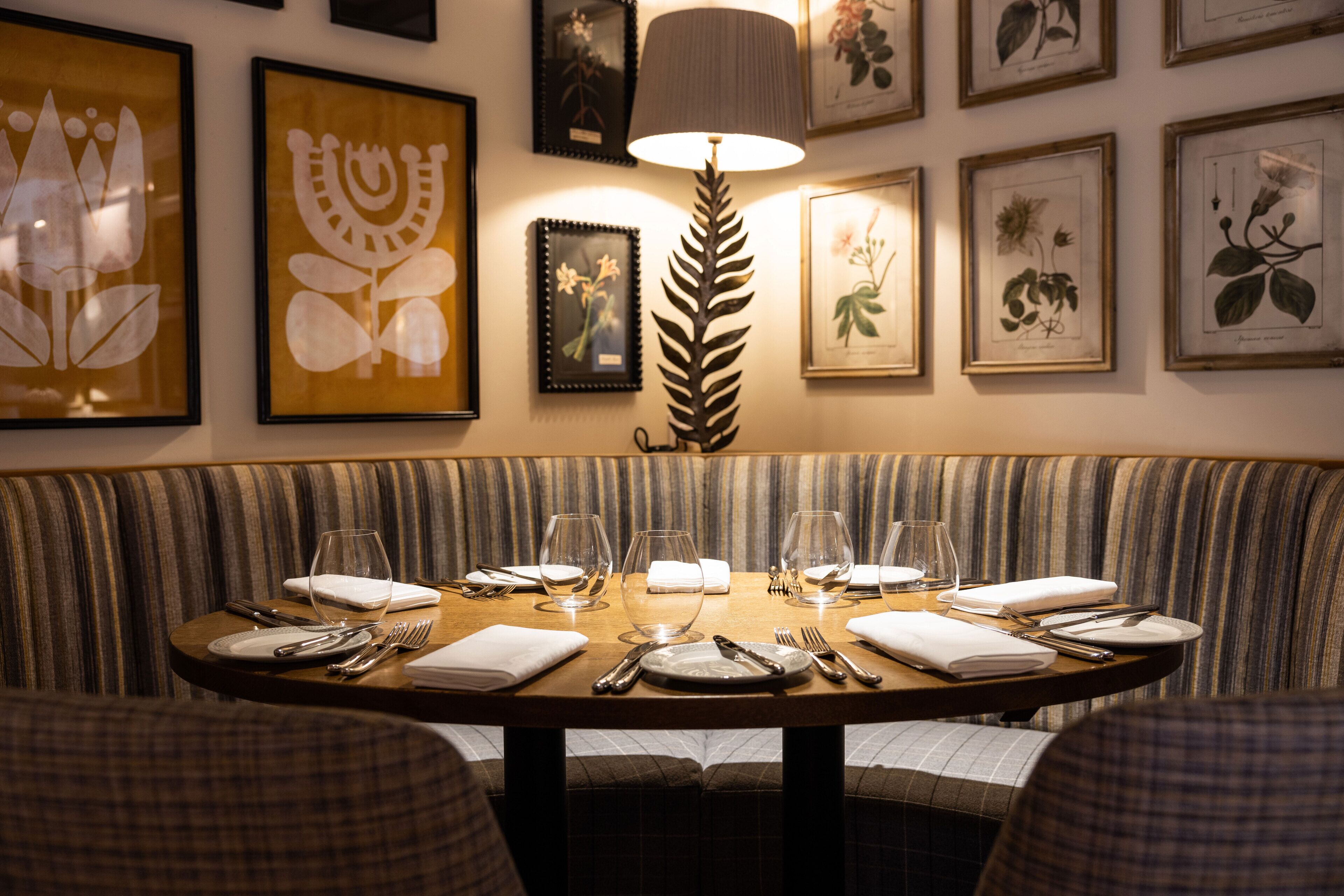 breakfast, lunch, dinner served; international cuisine, pool views