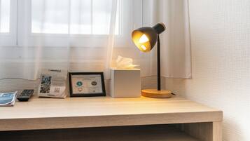 Eenpersoonskamer | Een bureau, een laptopwerkplek, geluiddichte muren, gratis wifi