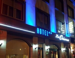 Fassade der Unterkunft – Abend/Nacht