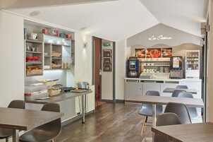 Desayuno buffet todos los días (con cargo)