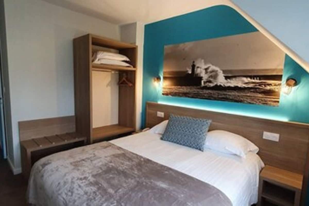comfort double room | desk, laptop workspace, soundproofing, free wifi