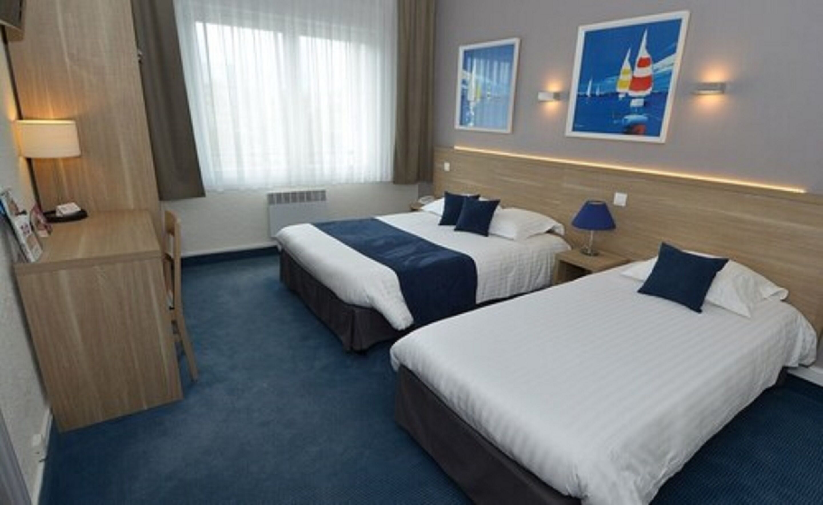 comfort triple room | desk, laptop workspace, soundproofing, free wifi