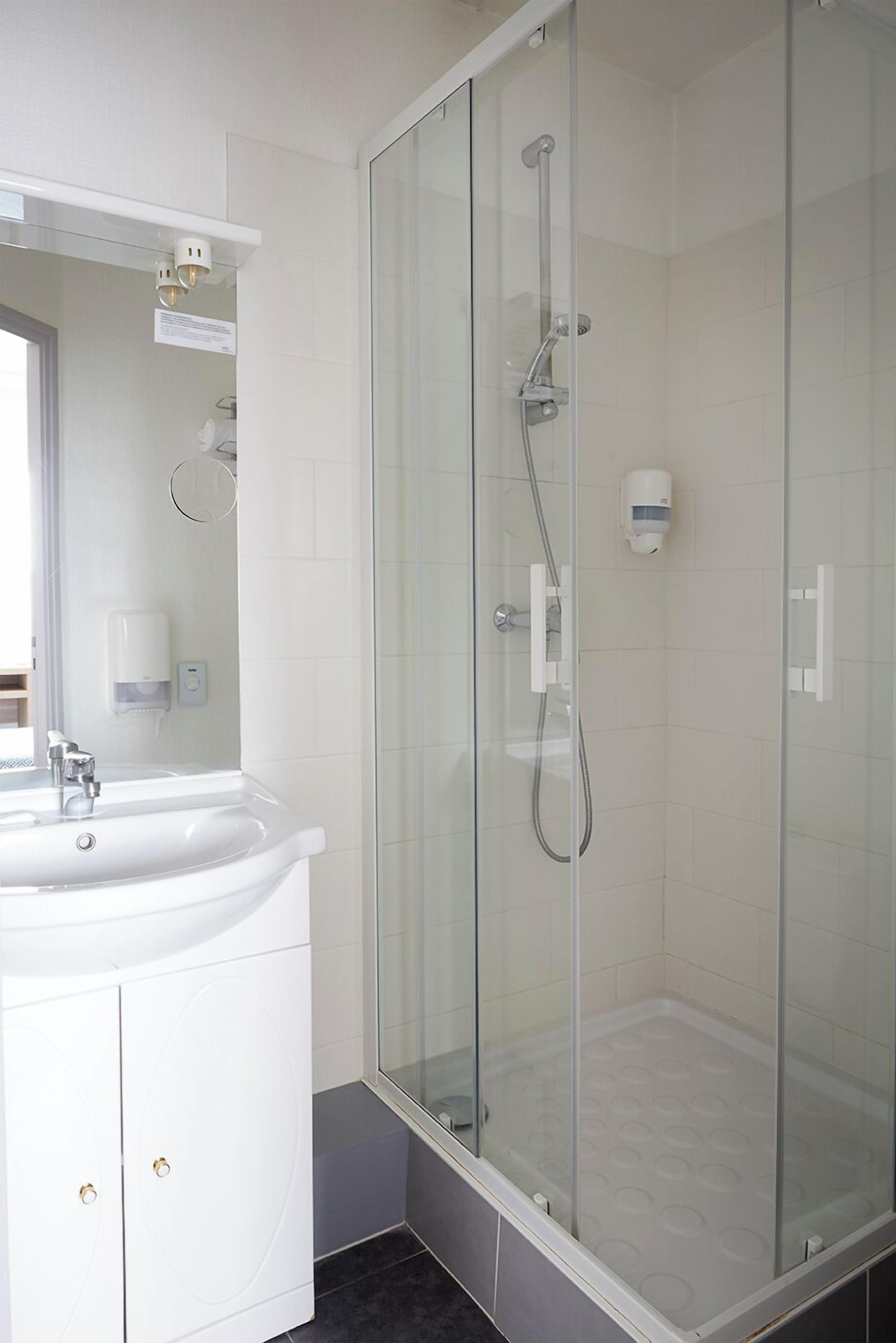 single room | bathroom | free toiletries, hair dryer, towels, toilet paper