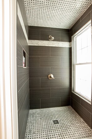 Anthony's Room | Bathroom | Hair dryer, bidet, towels - Naomi's Inn Bed & Breakfast (Springfield)