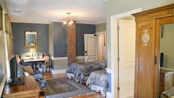 Room (Louis XIV) | 2 bedrooms, individually decorated, individually furnished