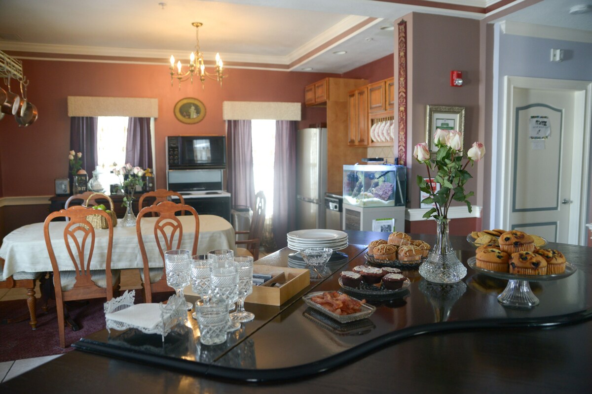 Holyoke Naomi's Inn Bed & Breakfast Hotel room