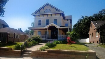 Naomi's Inn Bed & Breakfast