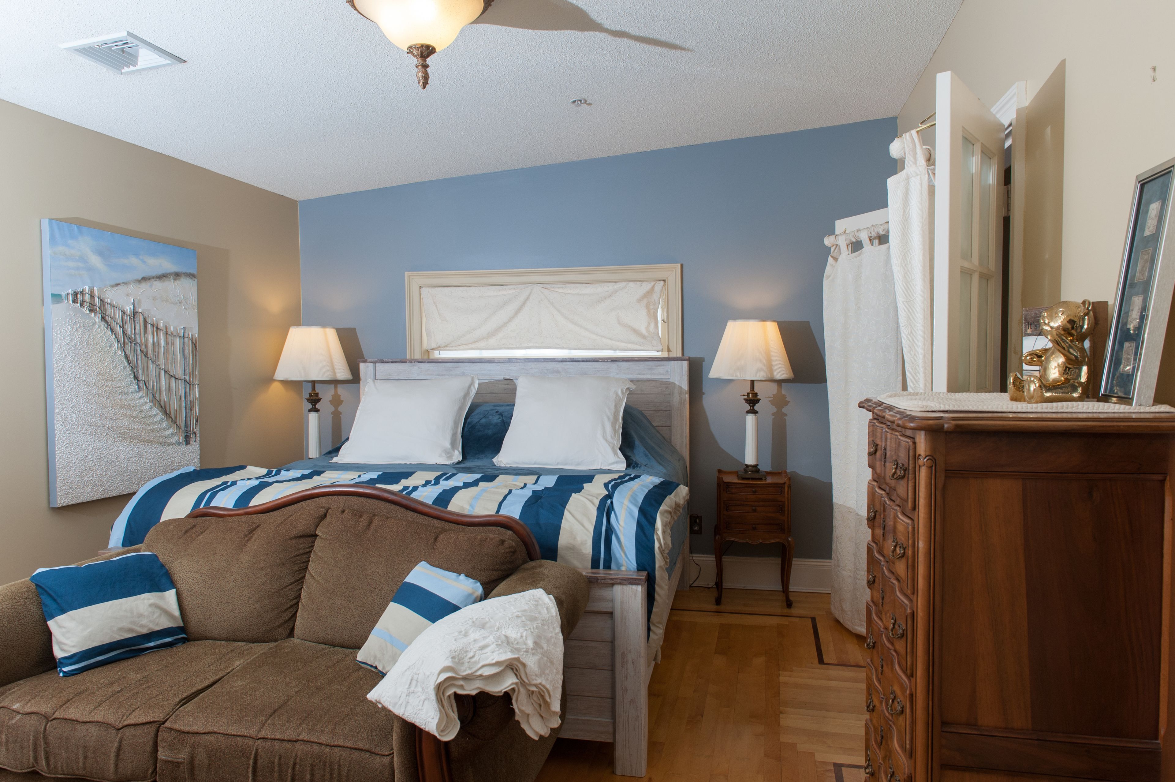 Suite, 2 Bedrooms (Portobello Road) | Individually decorated, individually furnished, iron/ironing board