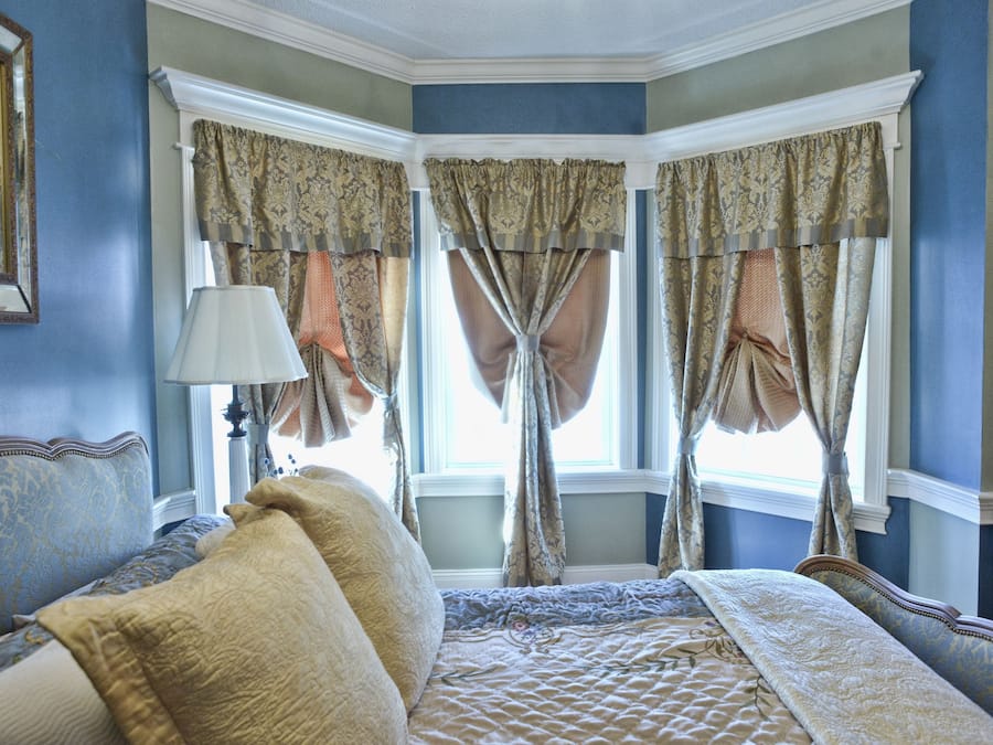 Huone (Louis XIV) | Yksilöllisesti sisustettu, yksilöllisesti kalustettu