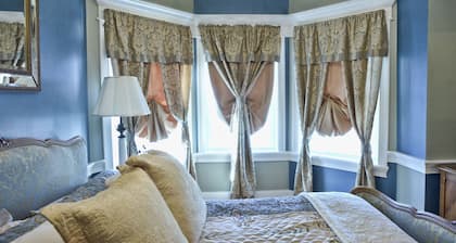 Naomi's Inn Bed & Breakfast