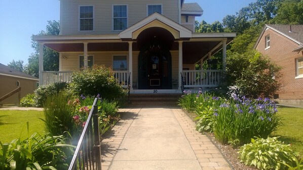 Porch - Naomi's Inn Bed & Breakfast (Springfield)