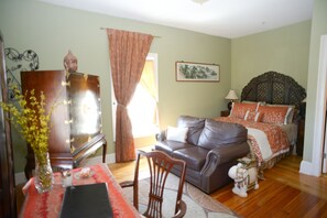 Chambre (Asian Flair) | Décor unique, ameublement unique, fer et planche à repasser