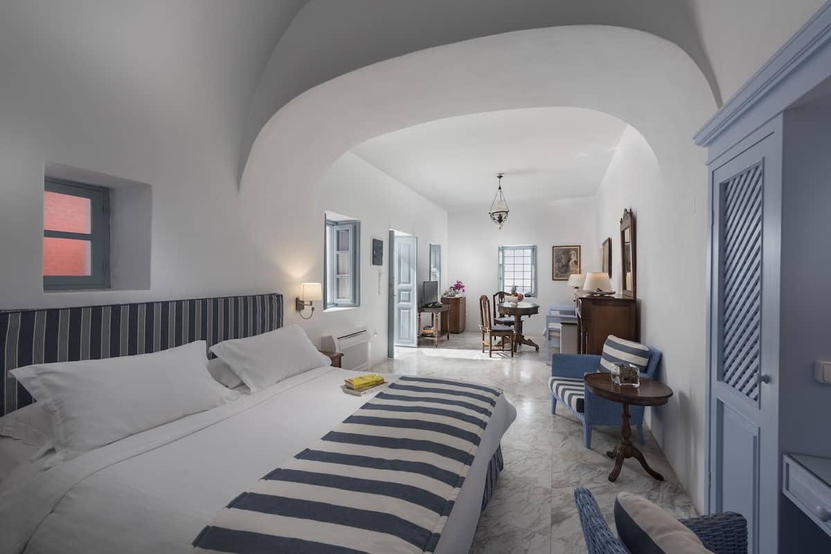 Authentic Santorinia Residences | 1 bedroom, premium bedding, down comforters, minibar