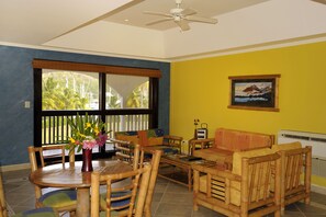 Deluxe Suite, 2 Bedrooms | Living area