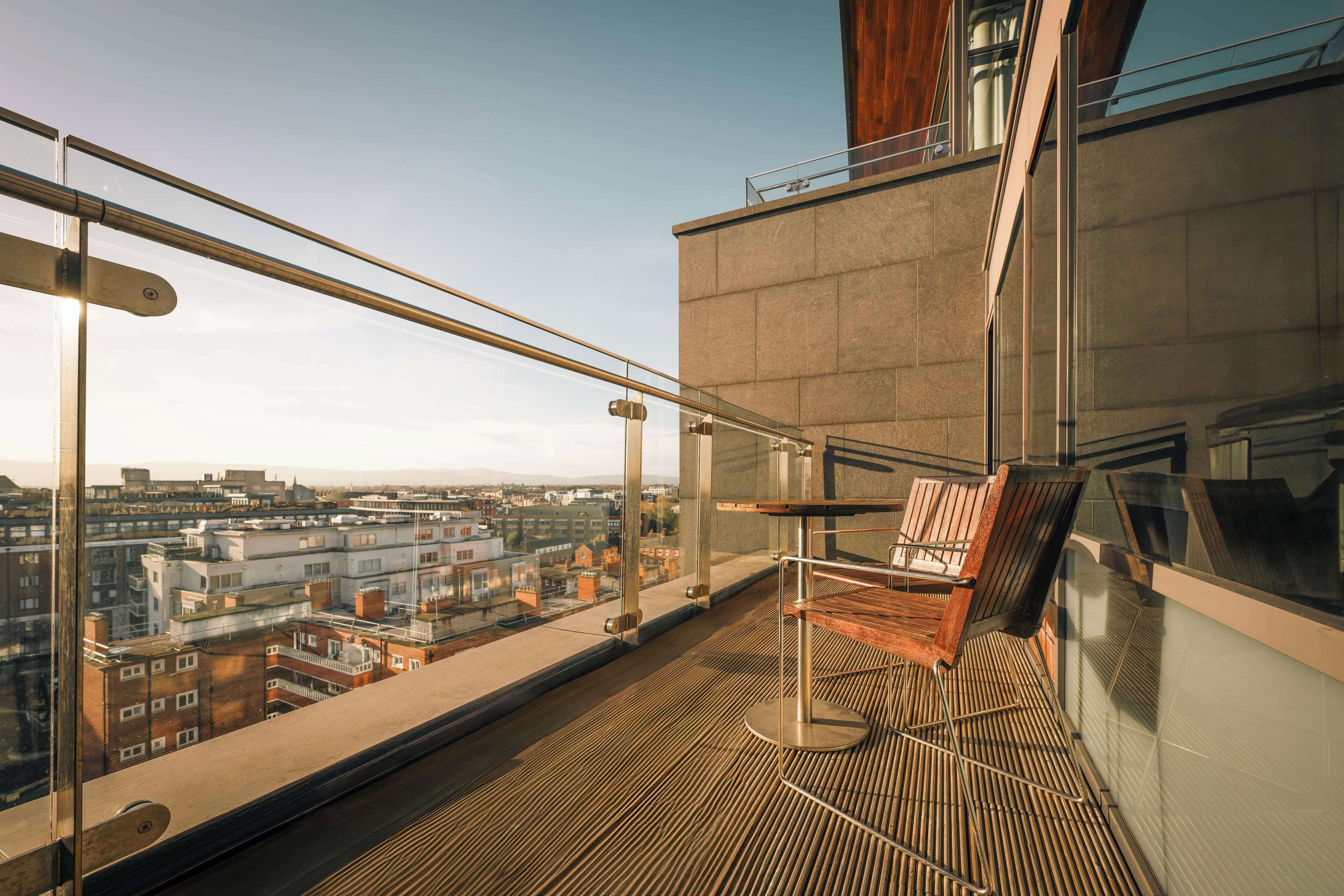 suite, balcony | balcony