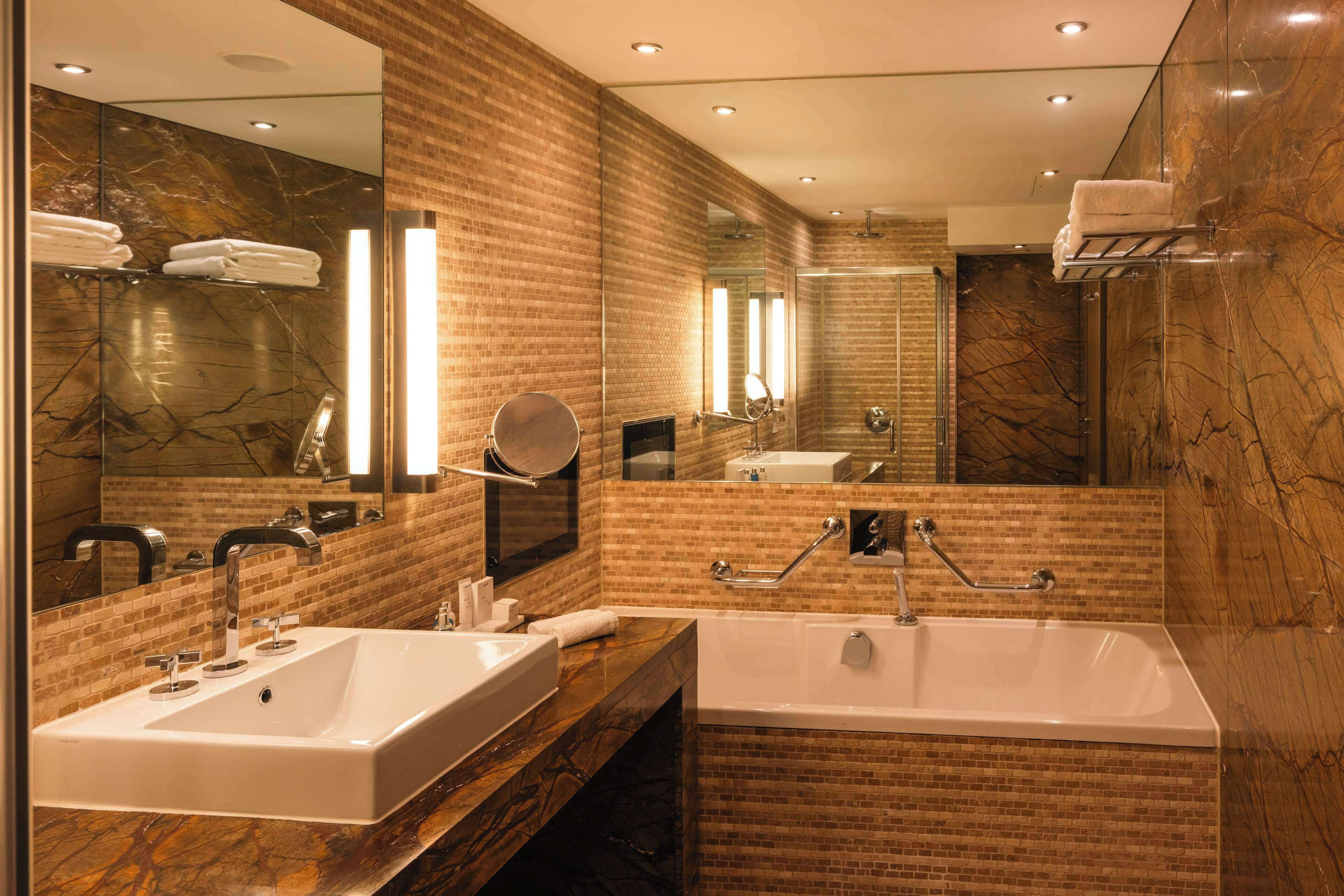 suite, balcony | bathroom | free toiletries, hair dryer, towels
