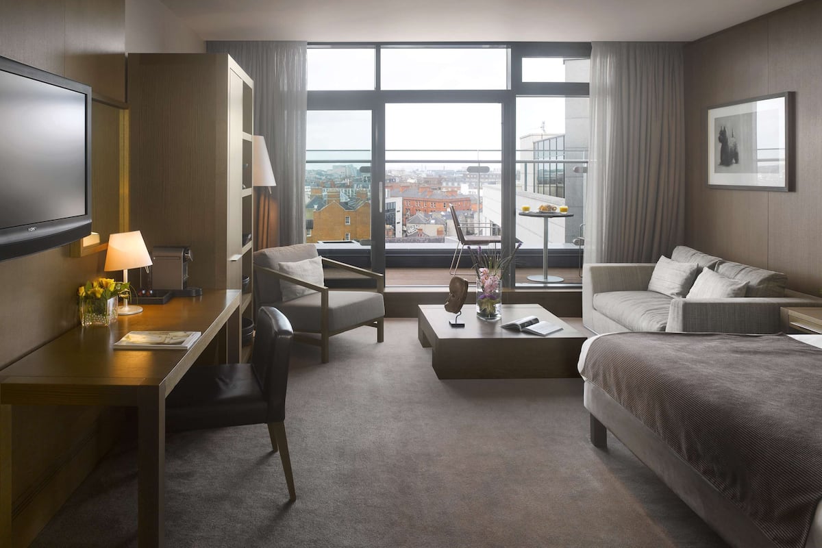 Literie hypoallergénique, minibar, coffres-forts dans les chambres