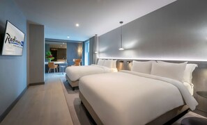 Family Room | Hypo-allergenic bedding, minibar, in-room safe, desk - Radisson Blu Royal Hotel, Dublin (Dublin)