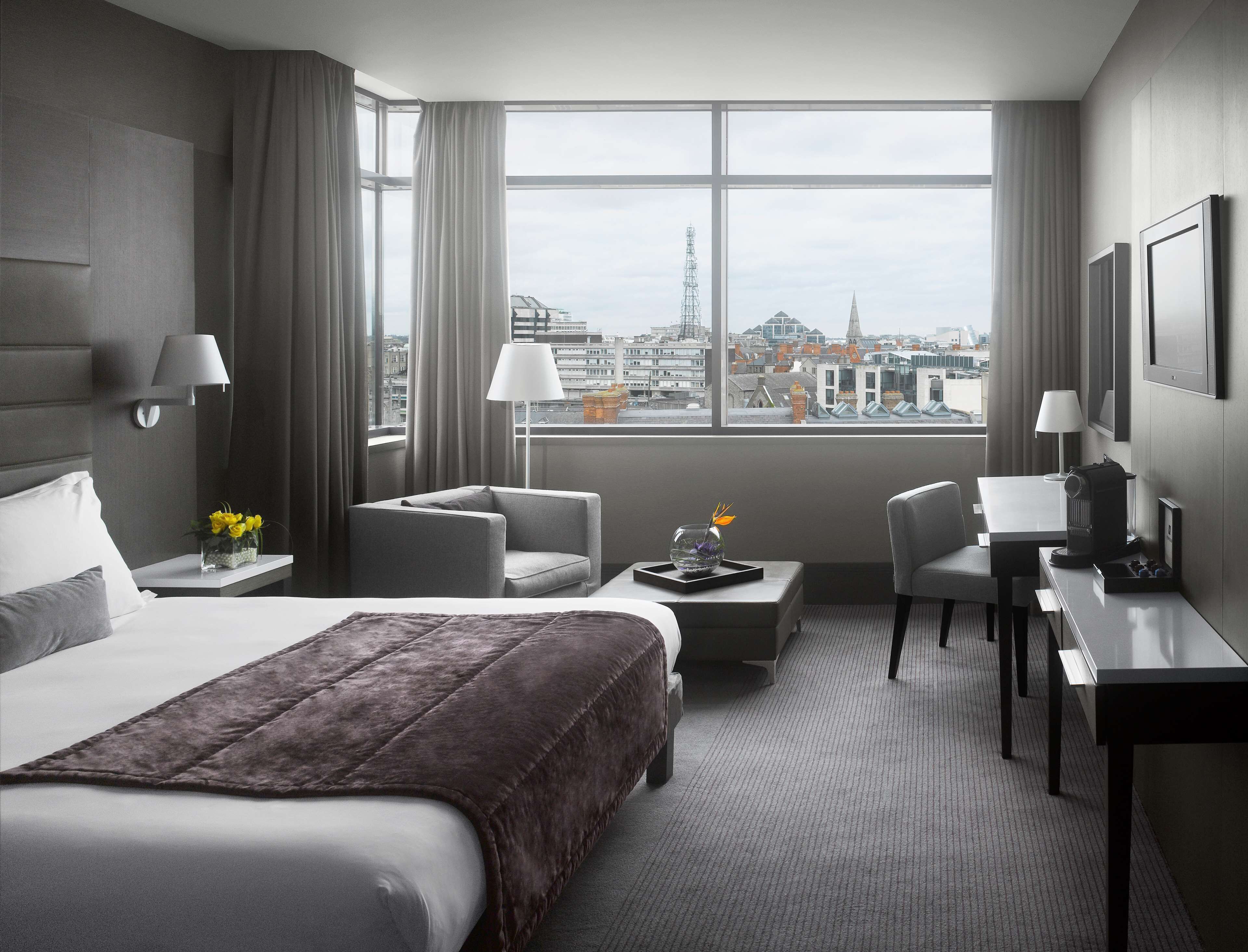 Hypo-allergenic bedding, minibar, in-room safe, desk