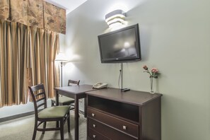 Select Comfort-madrasser, skrivbord och mörkläggningsgardiner