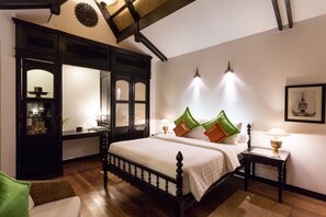 Premium bedding, minibar, in-room safe, individually furnished - Angkor Village Resort & Spa (Siem Reap)