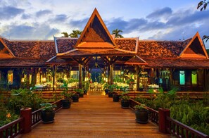 2 restaurants, breakfast, lunch, dinner served; local cuisine  - Angkor Village Resort & Spa (Siem Reap)