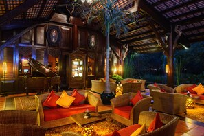 Bar (on property) - Angkor Village Resort & Spa (Siem Reap)