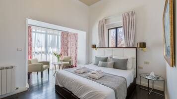 Minibar, una cassaforte in camera, una scrivania, ferro/asse da stiro